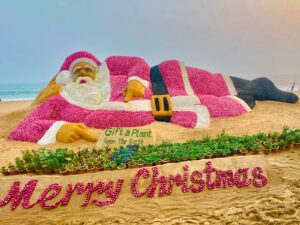 WORLD'S BIGGEST ONION AND SAND INSTALLATION OF SANTA CLAUS 