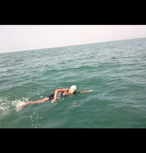 LONGEST DISTANCE SWIM BY YOUNGEST GIRL IN THE SEA