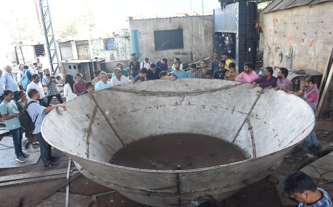 WORLD’S BIGGEST CAULDRON (KADHAI)