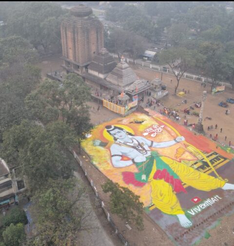 WORLD’S LARGEST LORD SHRI RAM ON SAND WITH INSTALLATION 500 MINIATURE REPLICAS OF THE RAM TEMPLE