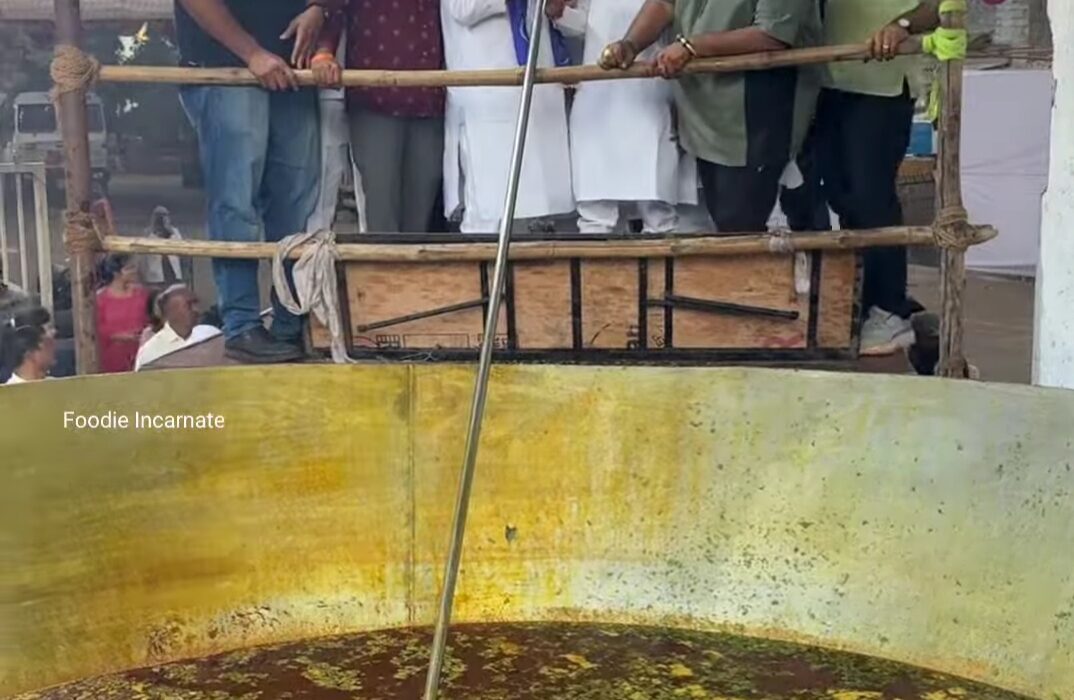 WORLD’S LARGEST MISAL (TRADITIONAL MAHARASHTRIAN DISH)