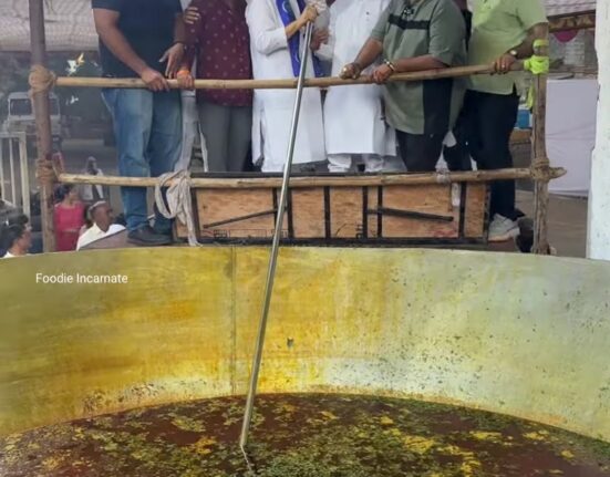 WORLD’S LARGEST MISAL (TRADITIONAL MAHARASHTRIAN DISH)