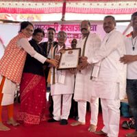 Warkaris Receiving Foot Massage World Record