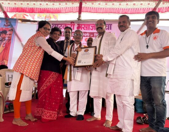 Warkaris Receiving Foot Massage World Record
