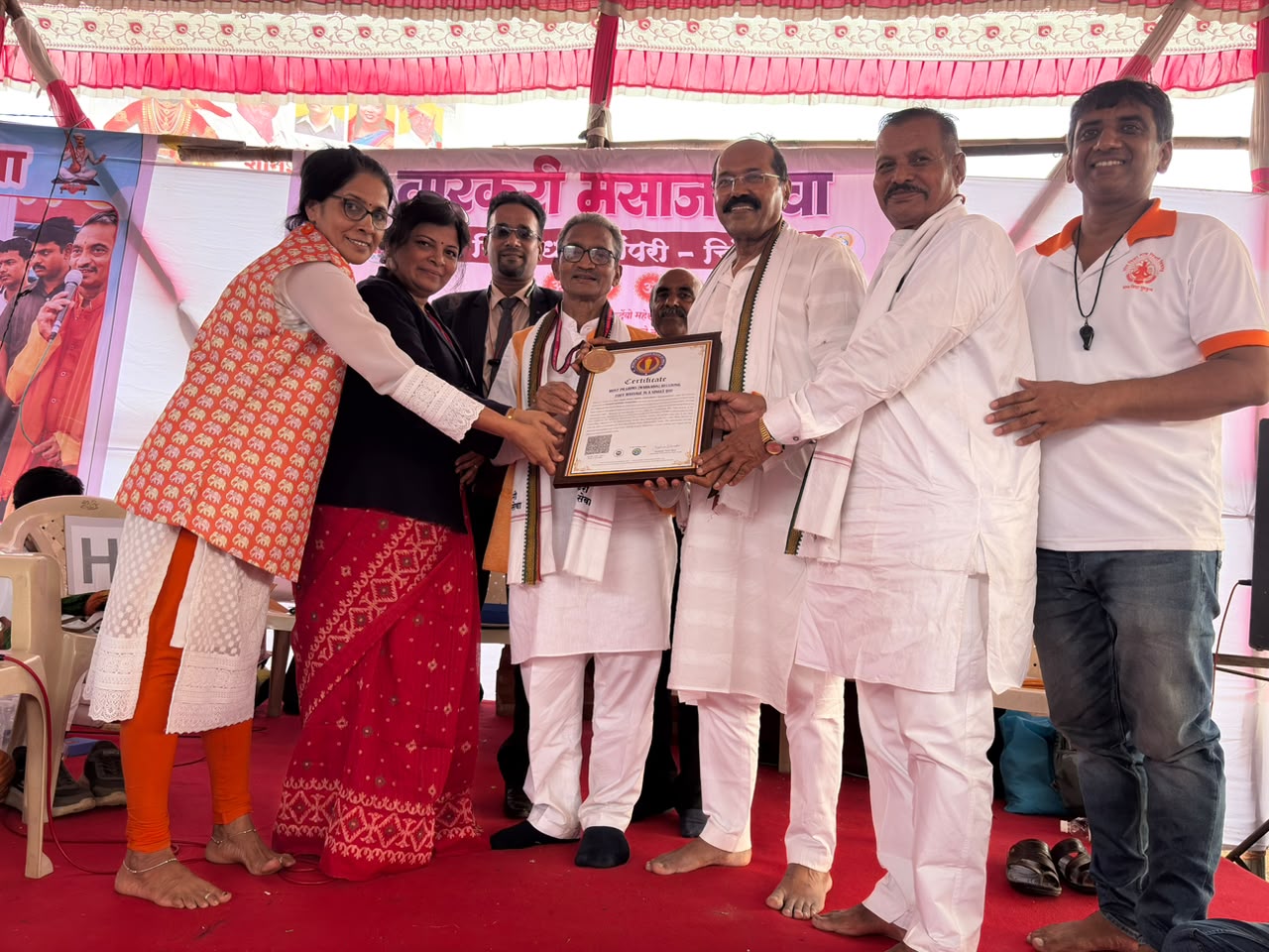 Warkaris Receiving Foot Massage World Record